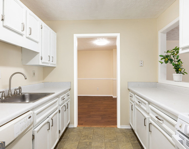 910 Augusta Drive Se - Photo Thumbnail 13