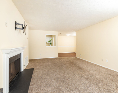 910 Augusta Drive Se - Photo Thumbnail 6