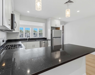 40 Main St - Photo Thumbnail 3