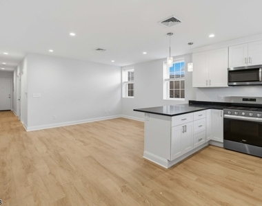 40 Main St - Photo Thumbnail 2