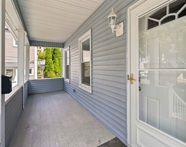 50 Madison St - Photo Thumbnail 2