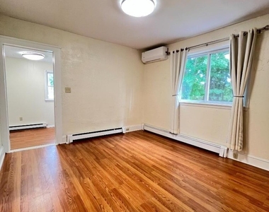 285 Rutherford Ave - Photo Thumbnail 3