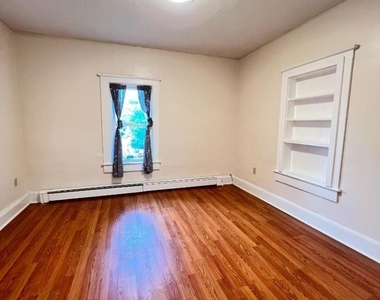 285 Rutherford Ave - Photo Thumbnail 5