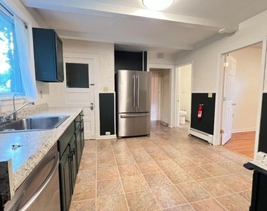 285 Rutherford Ave - Photo Thumbnail 8