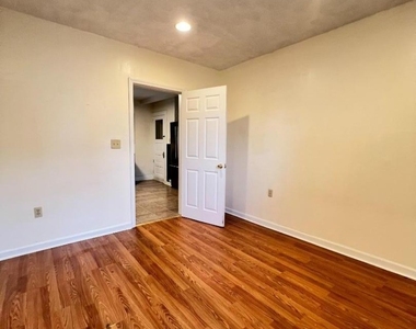 285 Rutherford Ave - Photo Thumbnail 10