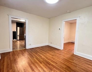 285 Rutherford Ave - Photo Thumbnail 4