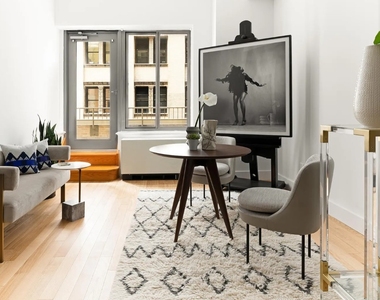 45 Wall Street - Photo Thumbnail 1
