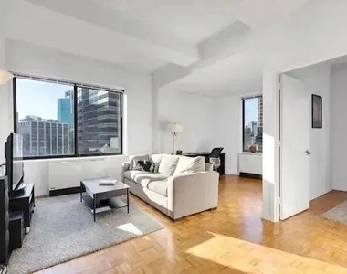 45 Wall Street - Photo Thumbnail 2