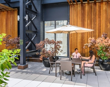 10 Hanover Square - Photo Thumbnail 7