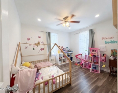 1047 Jaques Avenue - Photo Thumbnail 14