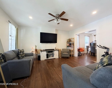1047 Jaques Avenue - Photo Thumbnail 2