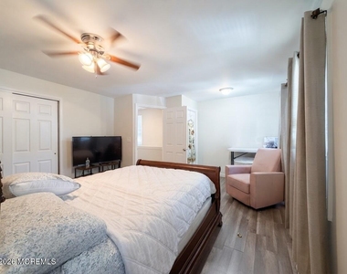 1047 Jaques Avenue - Photo Thumbnail 12