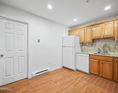 110 Amberly Drive - Photo Thumbnail 6