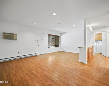 110 Amberly Drive - Photo Thumbnail 2