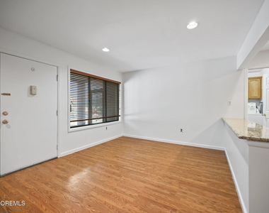 110 Amberly Drive - Photo Thumbnail 3