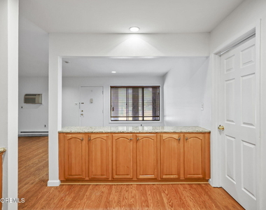 110 Amberly Drive - Photo Thumbnail 10
