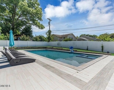 250 Alpern Avenue - Photo Thumbnail 4