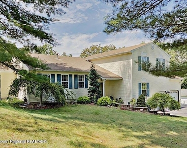 31 Oakland Drive - Photo Thumbnail 2