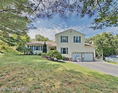 31 Oakland Drive - Photo Thumbnail 1