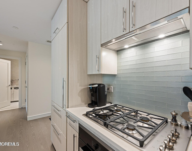 15 Morris Avenue - Photo Thumbnail 8