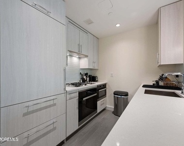 15 Morris Avenue - Photo Thumbnail 3