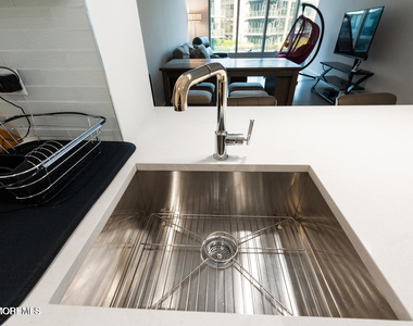 15 Morris Avenue - Photo Thumbnail 6