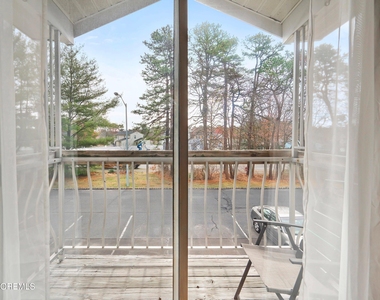 84 Diane Drive - Photo Thumbnail 10