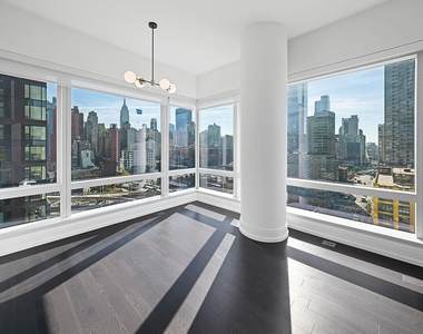10th Avenue - Photo Thumbnail 6