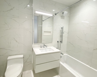 East 44th Street - Photo Thumbnail 5