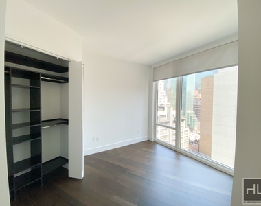 East 44th Street - Photo Thumbnail 2