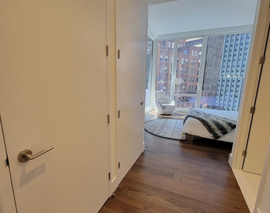 East 44th Street - Photo Thumbnail 6