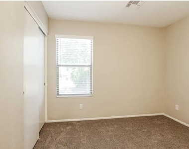 15986 W Durango Street - Photo Thumbnail 10