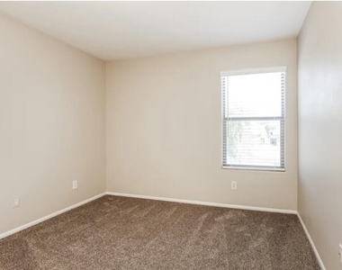 15986 W Durango Street - Photo Thumbnail 7