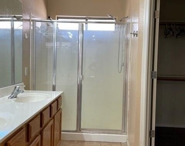 8850 W Hilton Avenue - Photo Thumbnail 3