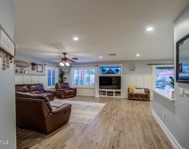 3904 E Leah Court - Photo Thumbnail 8