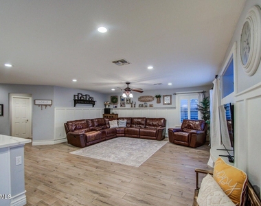 3904 E Leah Court - Photo Thumbnail 9