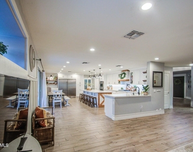 3904 E Leah Court - Photo Thumbnail 12