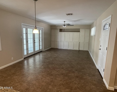 27 E Mckinley Street - Photo Thumbnail 6
