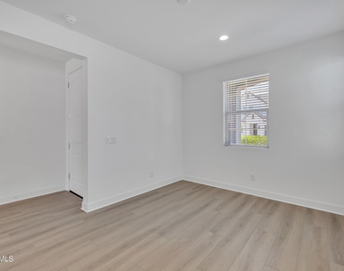 3298 W Garnet Street - Photo Thumbnail 9