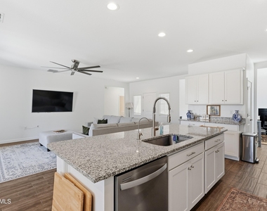 30558 W Clarendon Avenue - Photo Thumbnail 10
