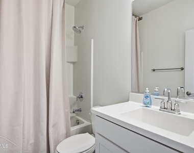 30558 W Clarendon Avenue - Photo Thumbnail 31