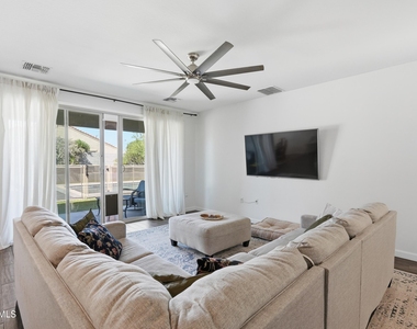 30558 W Clarendon Avenue - Photo Thumbnail 8