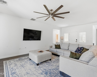 30558 W Clarendon Avenue - Photo Thumbnail 6