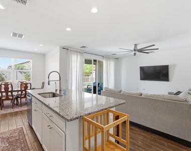 30558 W Clarendon Avenue - Photo Thumbnail 9