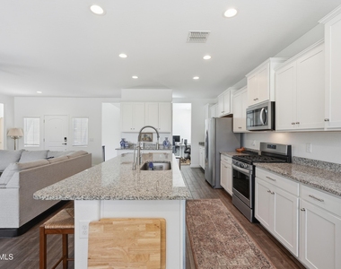 30558 W Clarendon Avenue - Photo Thumbnail 13