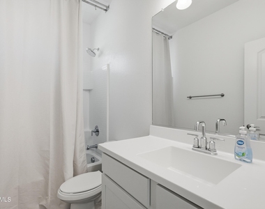 30558 W Clarendon Avenue - Photo Thumbnail 30