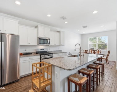 30558 W Clarendon Avenue - Photo Thumbnail 12