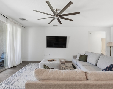 30558 W Clarendon Avenue - Photo Thumbnail 7