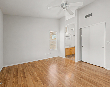 9969 W Mackenzie Drive - Photo Thumbnail 14