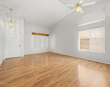 9969 W Mackenzie Drive - Photo Thumbnail 11